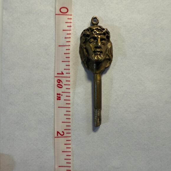 Vintage Brass /Bronze Head of Christ Pendant / Charm - Picture 3 of 4